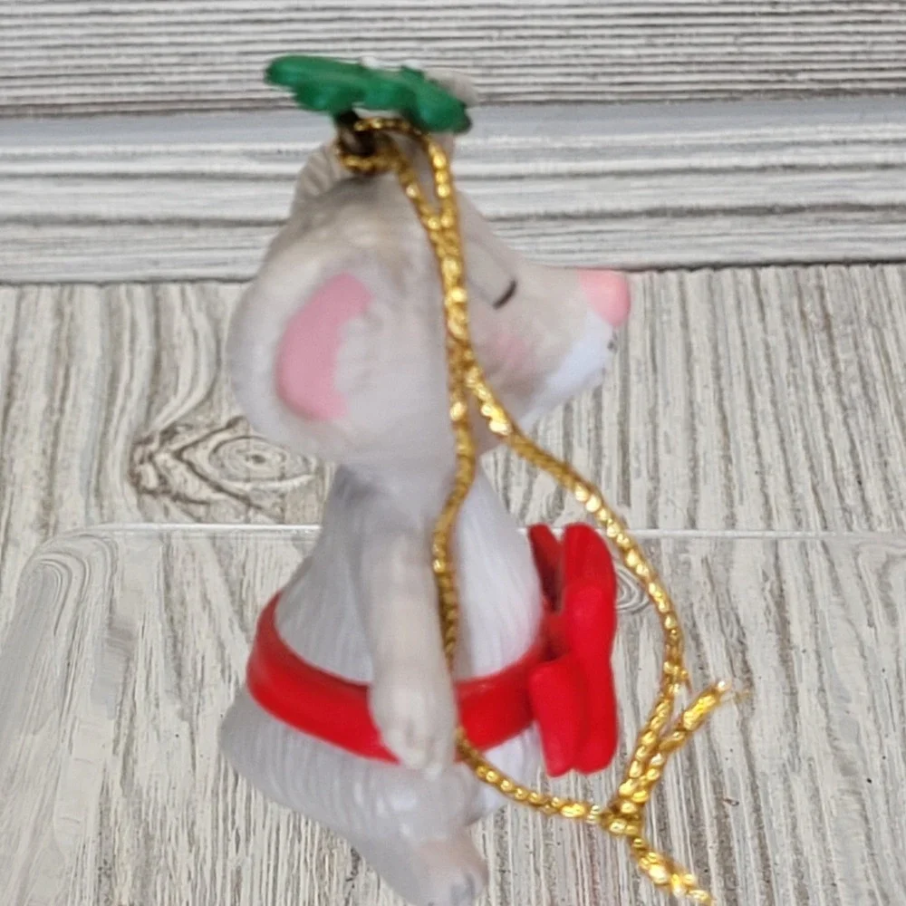 Suzy Spafford Mouse Ornament Christmas Holiday Red‎ Bow Mistletoe Hanging Charm